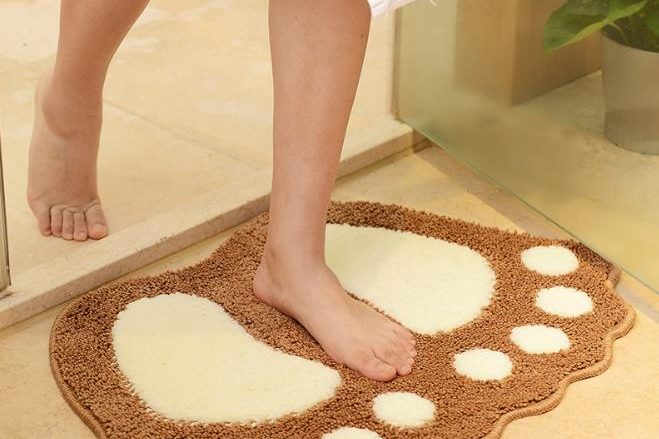 Cute big feet cartoon bathroom mat (1)
