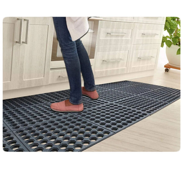 Hollow anti-slip rubber floor mat