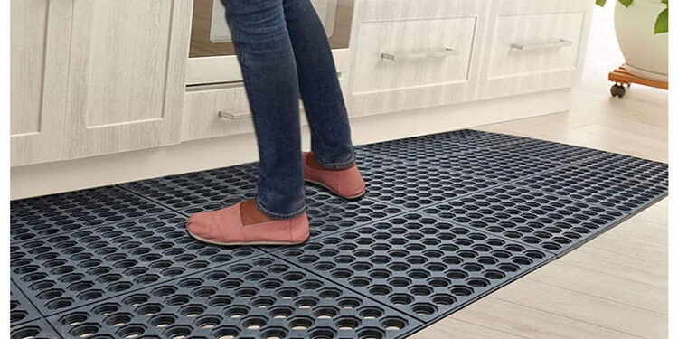 Hollow anti-slip rubber floor mat