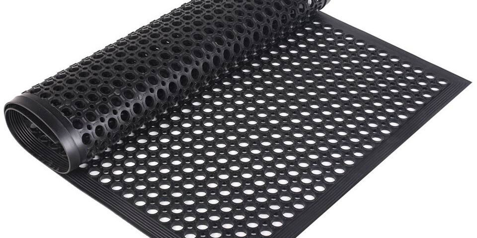 Anti fatigue rubber drainage mat